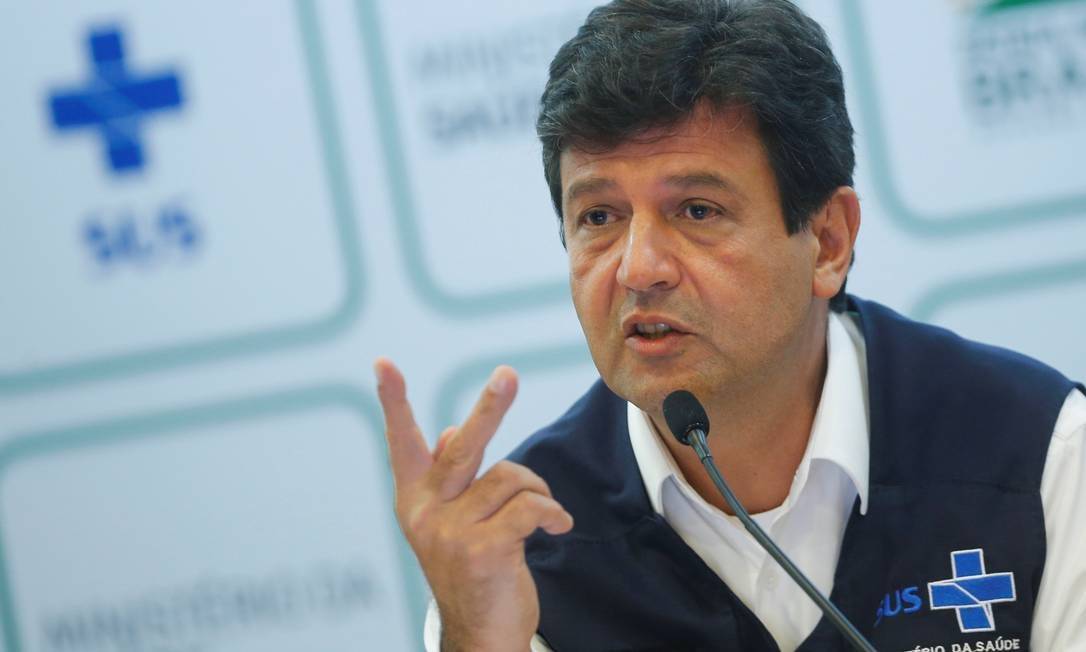 Mandetta diz que continua e que governo 'se reposiciona' para enfrentar coronavírus